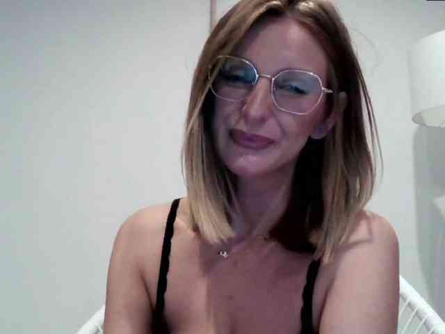 RachellaFox webcam