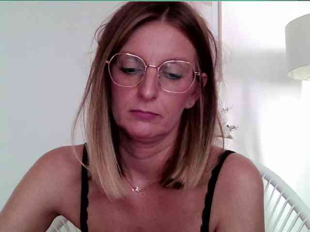 RachellaFox webcam