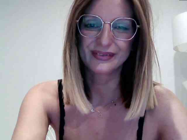 RachellaFox webcam