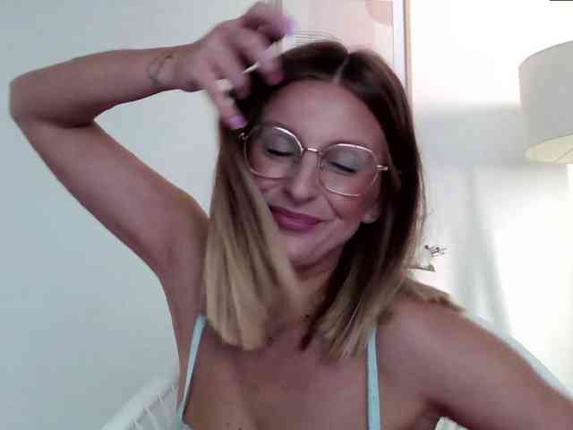 RachellaFox webcam