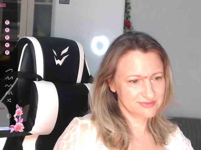 LoveSuperGerl webcam