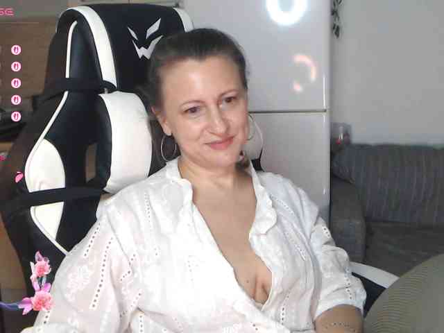 LoveSuperGerl webcam