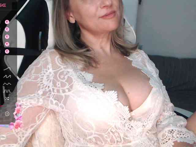 LoveSuperGerl webcam