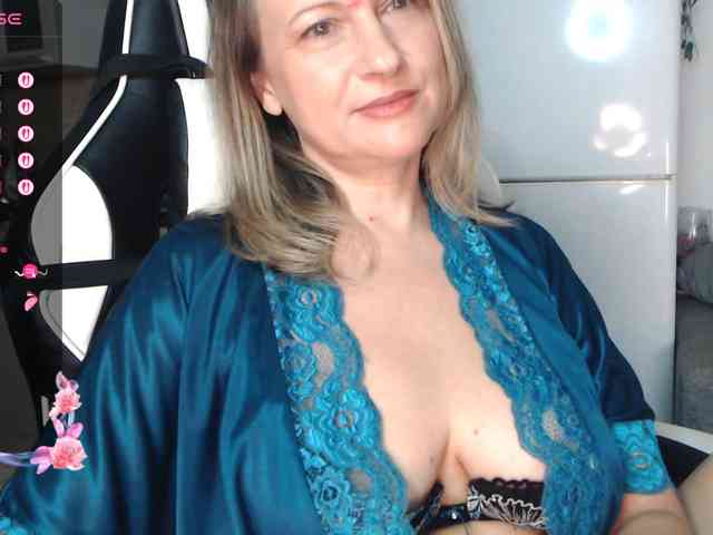 LoveSuperGerl webcam