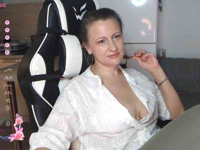 LoveSuperGerl webcam
