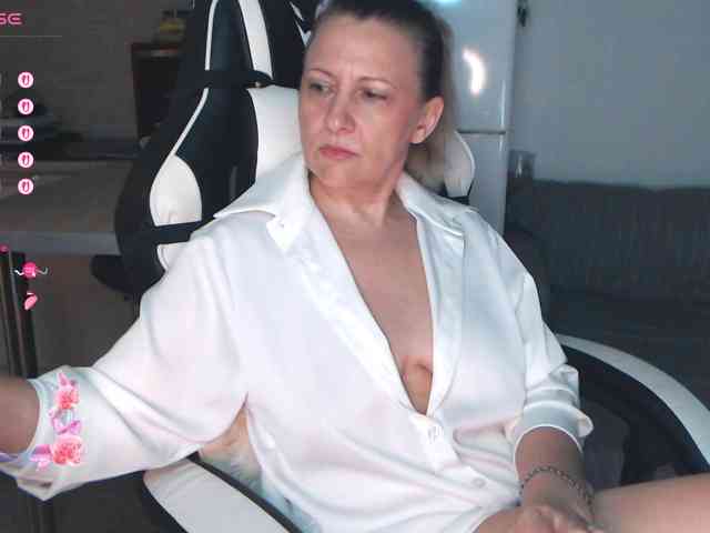 LoveSuperGerl webcam