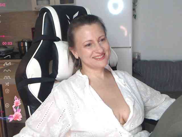 LoveSuperGerl webcam