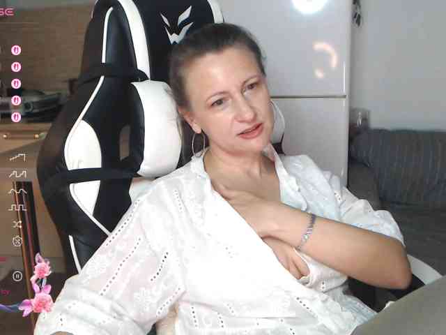 LoveSuperGerl webcam