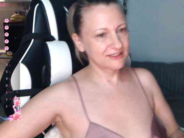 LoveSuperGerl webcam