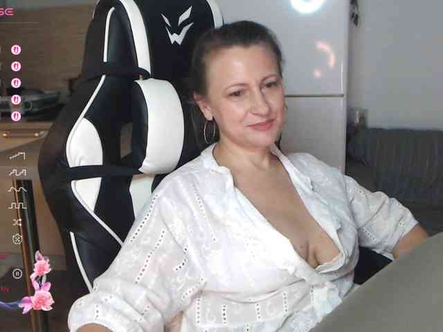 LoveSuperGerl webcam