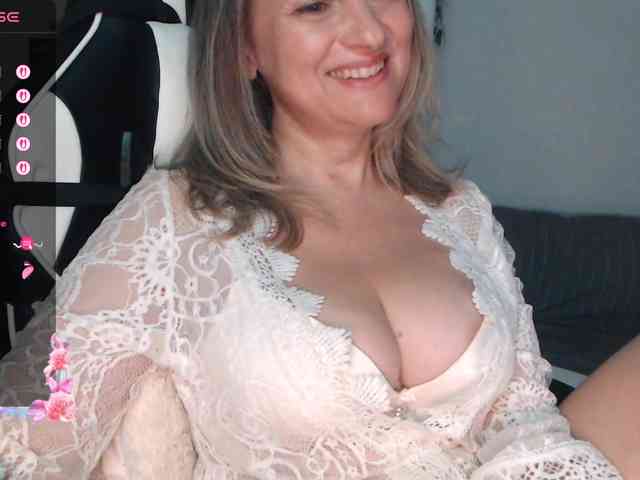 LoveSuperGerl webcam