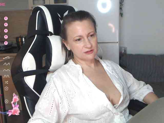 LoveSuperGerl webcam