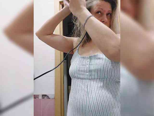 LoveSuperGerl webcam