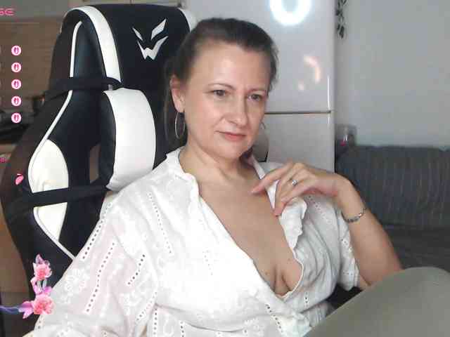LoveSuperGerl webcam
