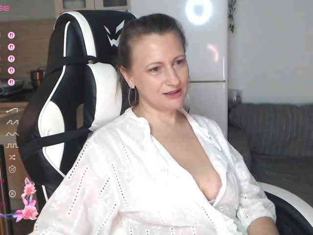 LoveSuperGerl webcam