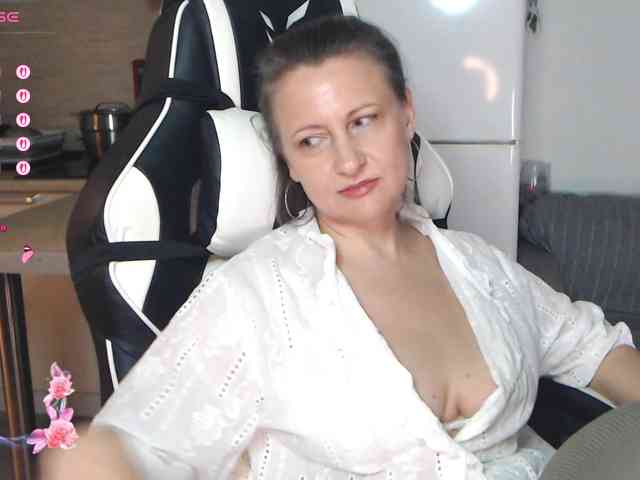 LoveSuperGerl webcam