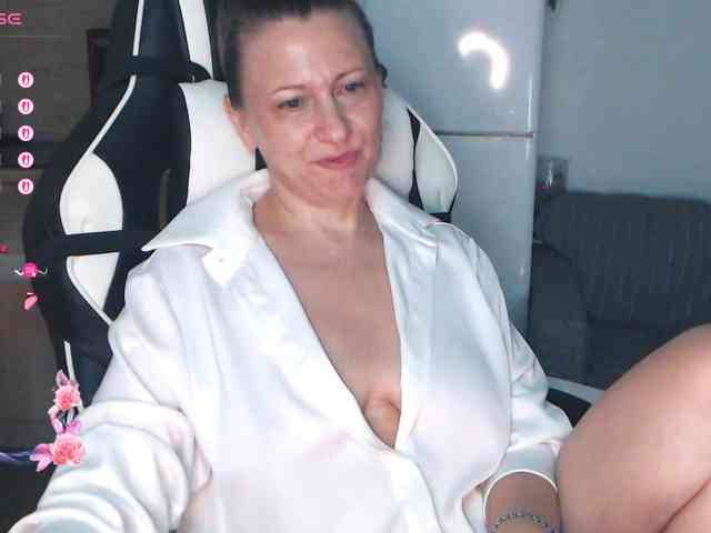 LoveSuperGerl webcam