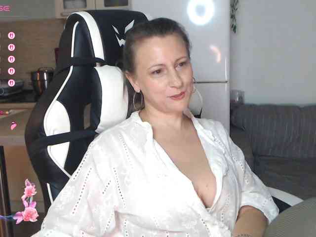 LoveSuperGerl webcam