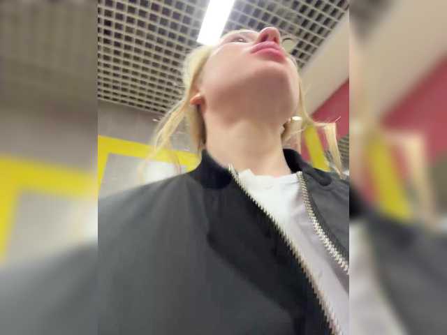 Entra en el chat con el modelo LiiBaby LiiBaby