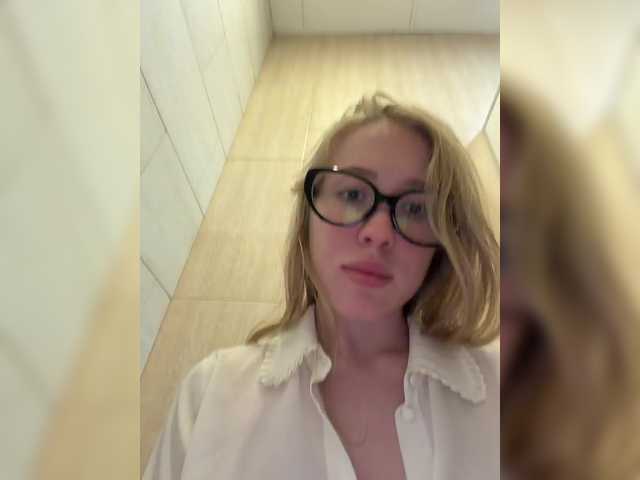 Accedi alla chat con il nickname LiiBaby LiiBaby