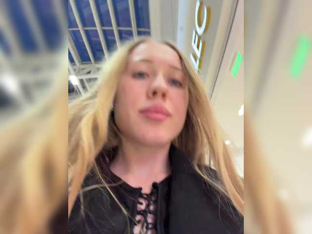 Entra en el chat con el modelo LiiBaby LiiBaby