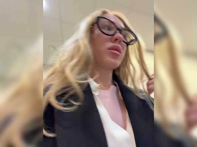 Entra en el chat con el modelo LiiBaby LiiBaby