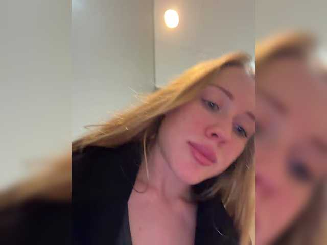 Entra en el chat con el modelo LiiBaby LiiBaby