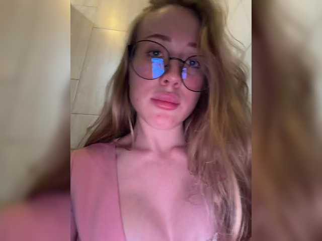 Entra en el chat con el modelo LiiBaby LiiBaby