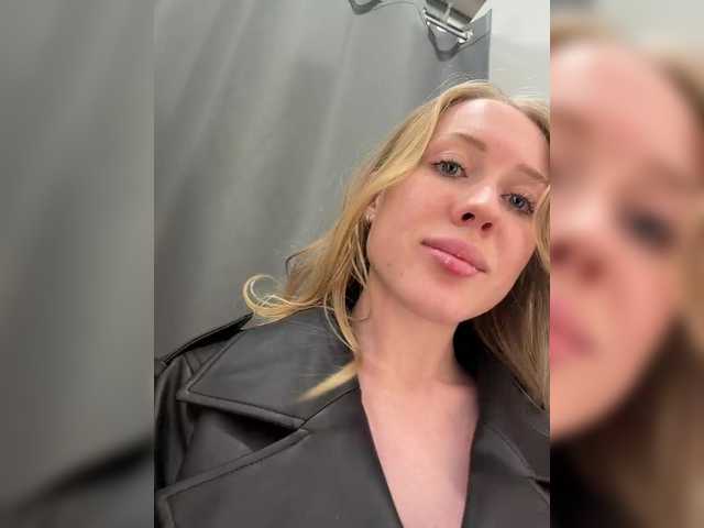 Entra en el chat con el modelo LiiBaby LiiBaby