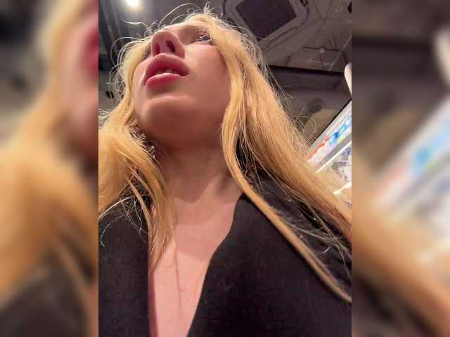 Accedi alla chat con il nickname LiiBaby LiiBaby