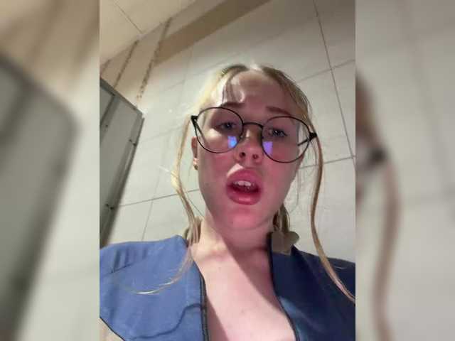 Entra en el chat con el modelo LiiBaby LiiBaby