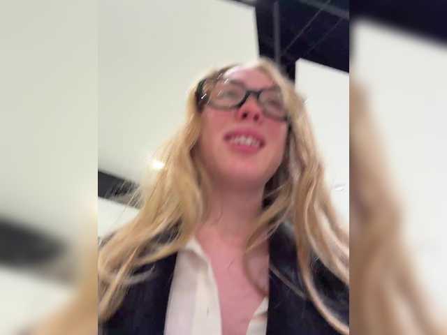 Accedi alla chat con il nickname LiiBaby LiiBaby