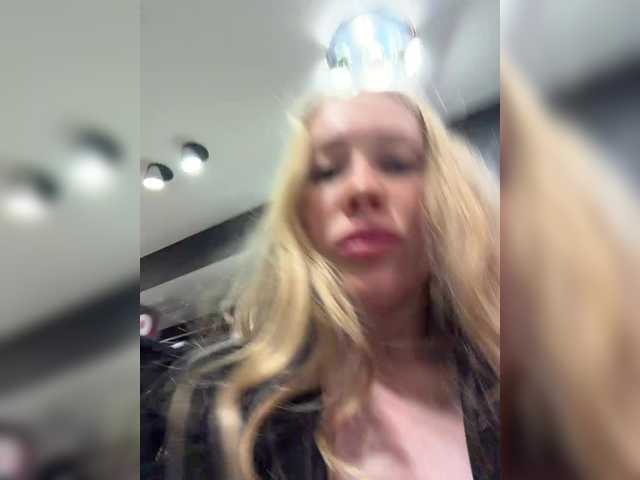 Accedi alla chat con il nickname LiiBaby LiiBaby