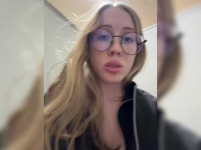 Accedi alla chat con il nickname LiiBaby LiiBaby