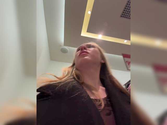 Accedi alla chat con il nickname LiiBaby LiiBaby