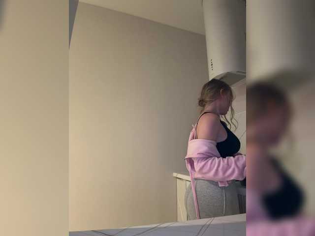 Entra en el chat con el modelo LiiBaby LiiBaby