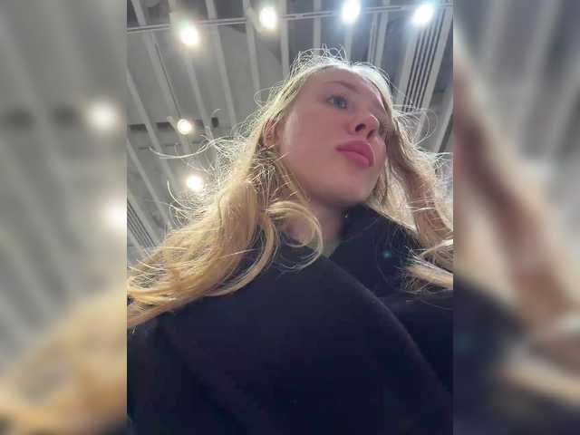 Accedi alla chat con il nickname LiiBaby LiiBaby