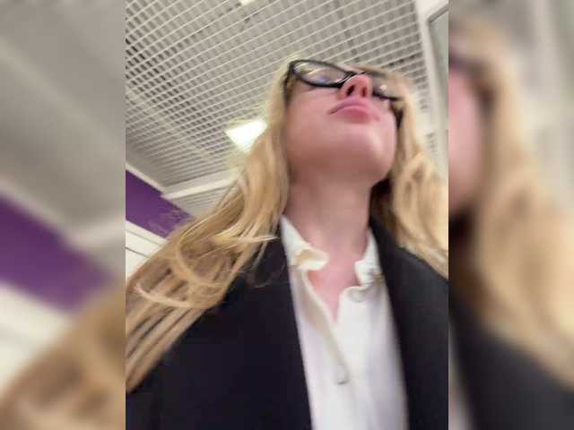 Accedi alla chat con il nickname LiiBaby LiiBaby