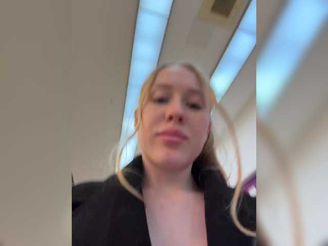 Entra en el chat con el modelo LiiBaby LiiBaby