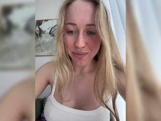 Entra en el chat con el modelo LiiBaby LiiBaby