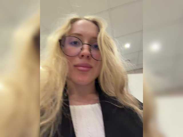 Entra en el chat con el modelo LiiBaby LiiBaby