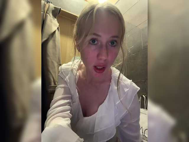 Entra en el chat con el modelo LiiBaby LiiBaby