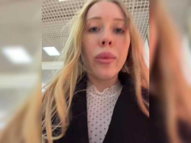 Entra en el chat con el modelo LiiBaby LiiBaby