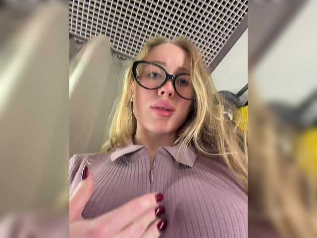 Accedi alla chat con il nickname LiiBaby LiiBaby