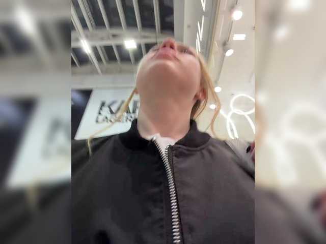 Entrez le videochat erotique avec le
modèle LiiBaby LiiBaby