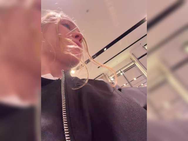 Accedi alla chat con il nickname LiiBaby LiiBaby