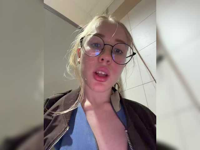 Entrez le videochat erotique avec le
modèle LiiBaby LiiBaby