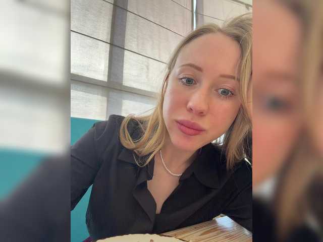 Entra en el chat con el modelo LiiBaby LiiBaby