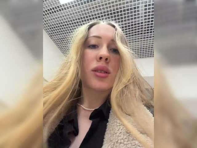 Entra en el chat con el modelo LiiBaby LiiBaby