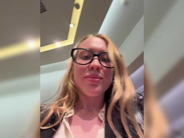 Accedi alla chat con il nickname LiiBaby LiiBaby